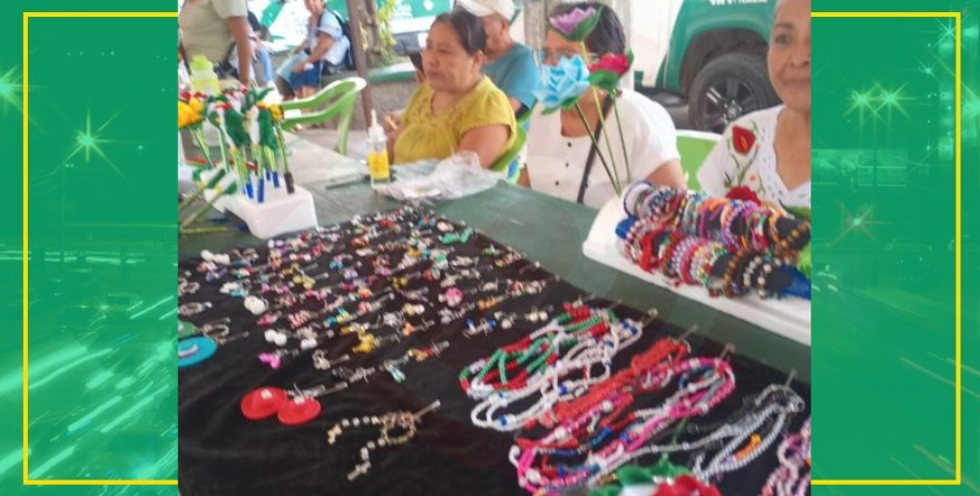 MANOS ARTESANAS DE LA TERCERA EDAD