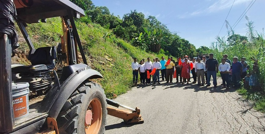 Inician camino rural en Tanchahuil