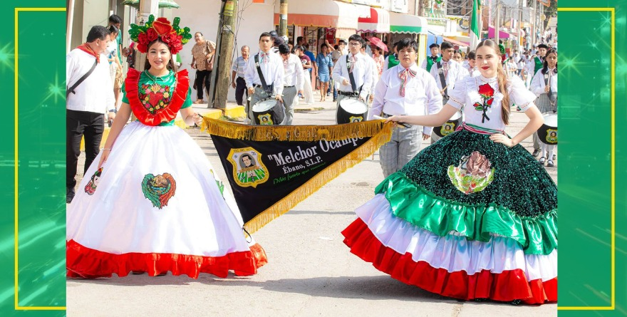 Celebra Ébano desfile patrio