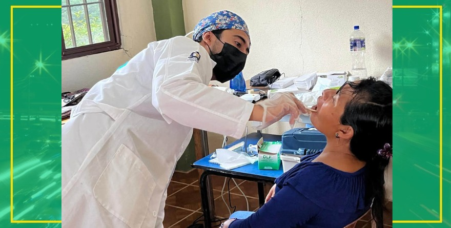 Brigadas de salud llevan atención médica a El Pino en Xilitla