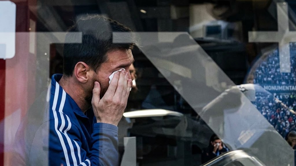 MESSI ROMPE EN LLANTO EL AUTOBUS RUMBO AL ADIOS