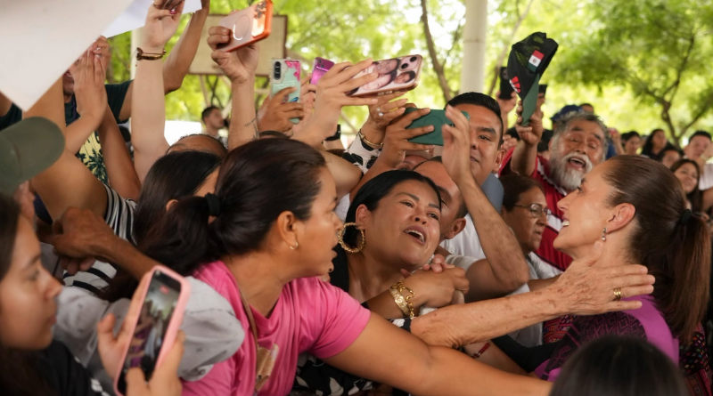 SALDA SHEINBAUM VISITA A APATZINGÁN; LA APLAZÓ DESDE 2024