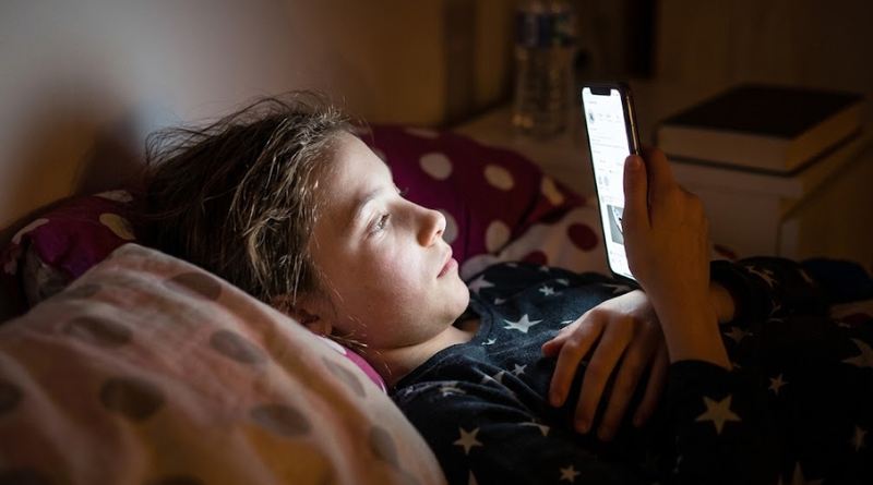 APRUEBA GRECIA LEY QUE PROHÍBE LAS REDES SOCIALES A MENORES