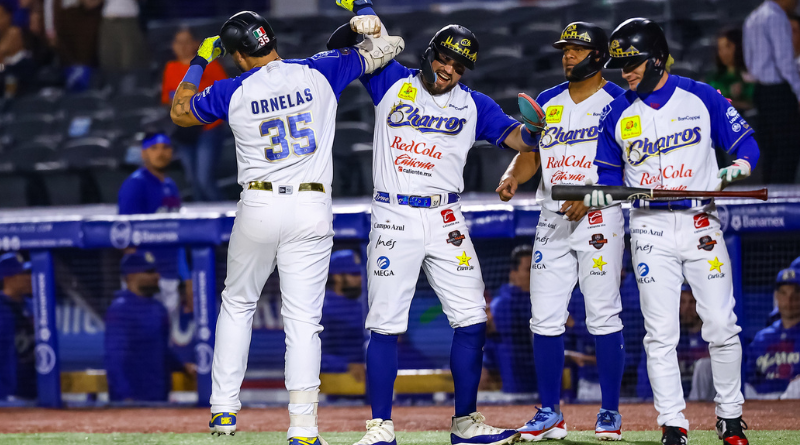 LUCEN CHARROS CON EL MADERO ANTE CAÑEROS
