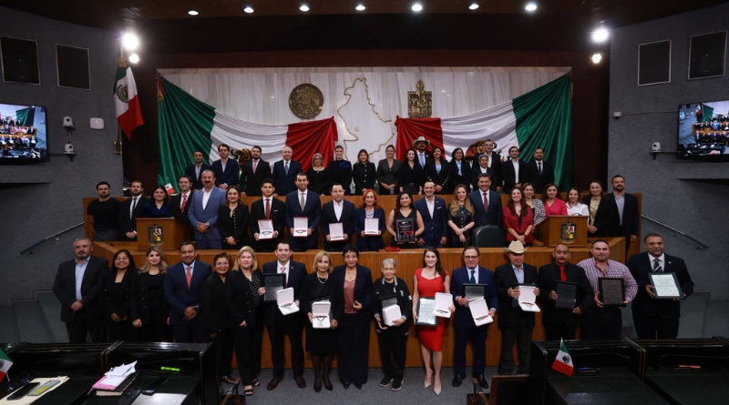 ENTREGAN MEDALLA DE HONOR FRAY SERVANDO TERESA