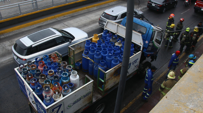 FALLA MECÁNICA EN CAMIÓN REPARTIDOR DE GAS CAUSA ALARMA