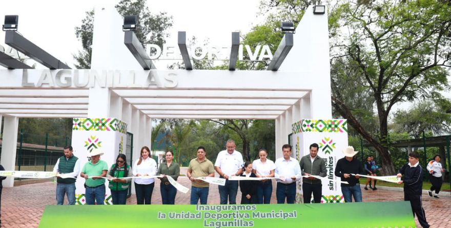Ricardo Gallardo entrega deportiva en Lagunillas