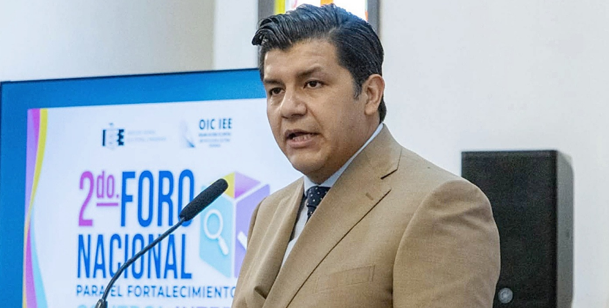 DIPUTADOS LLAMAN A CUENTAS A CONTRALOR DE TADDEI