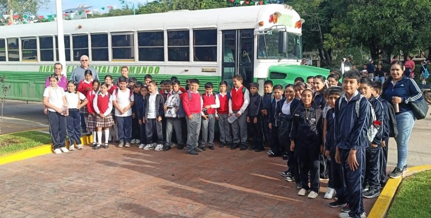ESTUDIANTES ASISTEN A EVENTO CIENTÍFICO