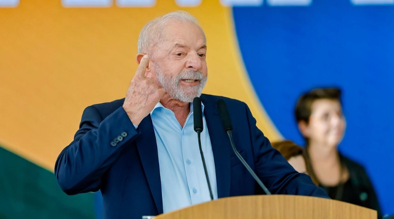 CUESTIONA LULA EL PASADO LABORAL DE FLÁVIO BOLSONARO