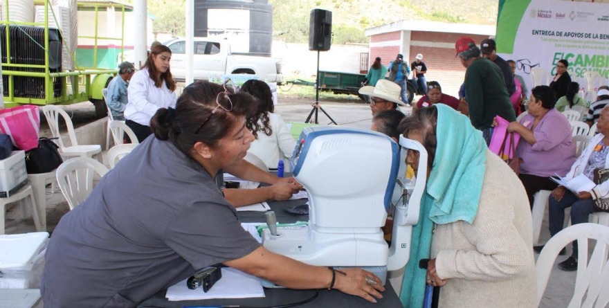 Otorgan lentes a familias potosinas