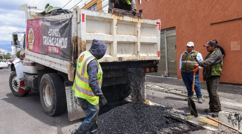 SUPERVISA CHEDRAUI OBRAS VIALES EN COLONIA LOS VOLCANES