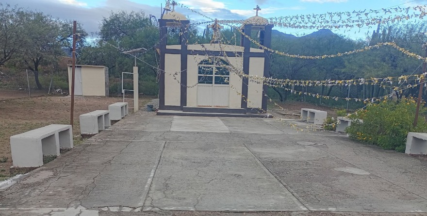 Pobladores reparan capilla de localidad
