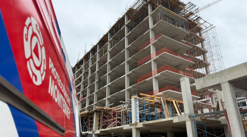 TRABAJADOR SUFRE CAÍDA EN CONSTRUCCIÓN