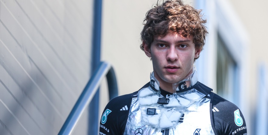 SPRINT EN MARINA BAY: ANTONELLI ACELERA RUMBO AL TÍTULO