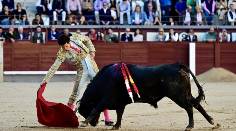 DESTACA LA ENTREGA DE MANZUR EN LAS VENTAS