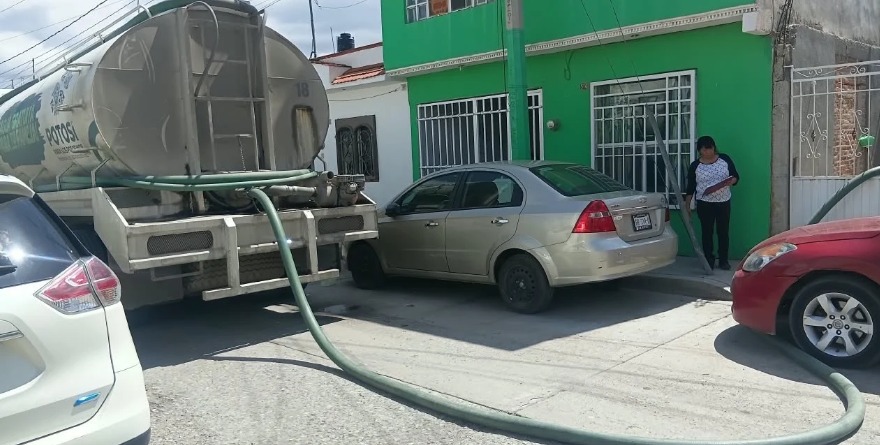 Estado reparte agua gratuita