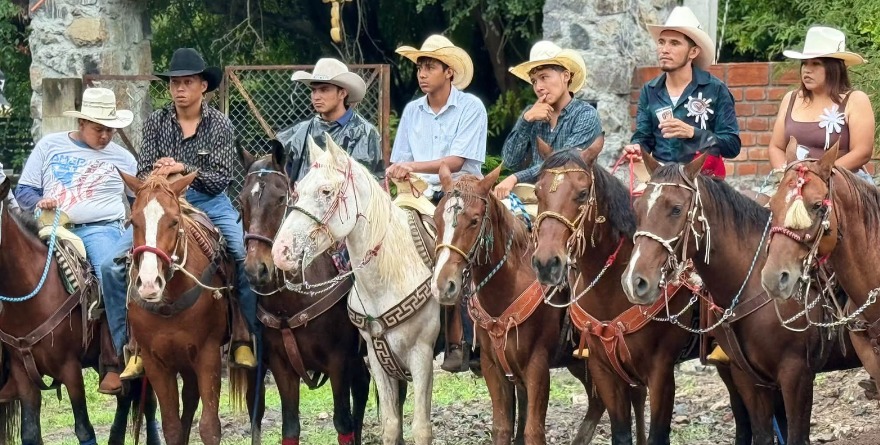 Cabalgata reúne a familias de Rioverde