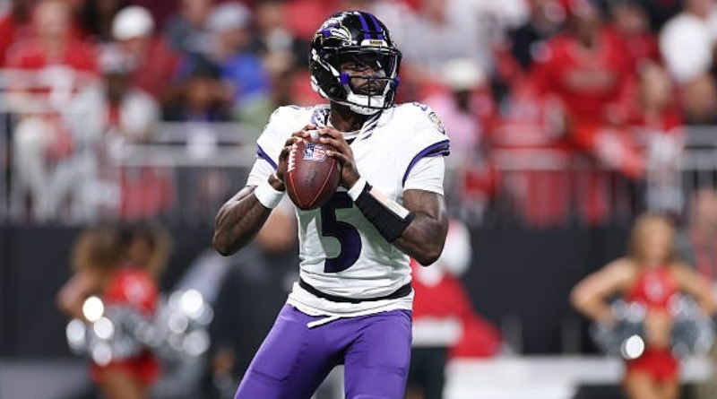 PEGAN RAVENS EN TIEMPO EXTRA ANTE FALCONS