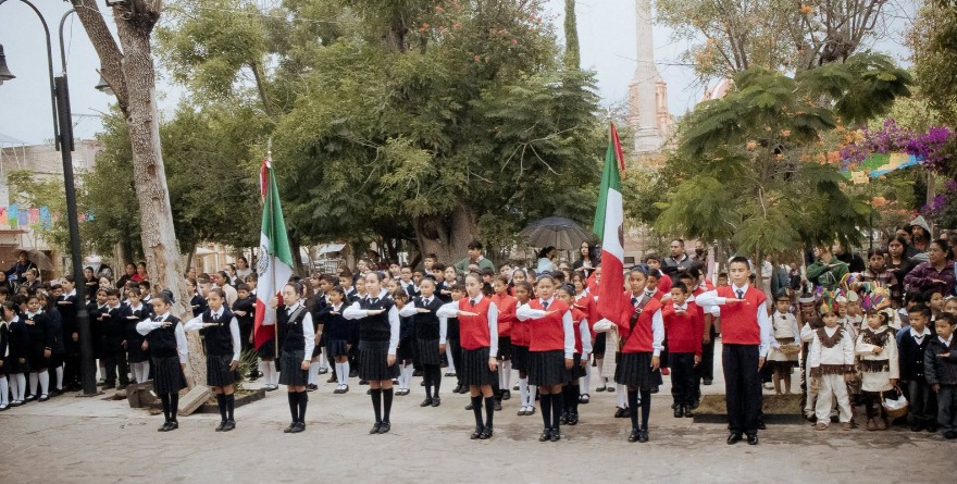 Aulas contagian el respeto y tradición