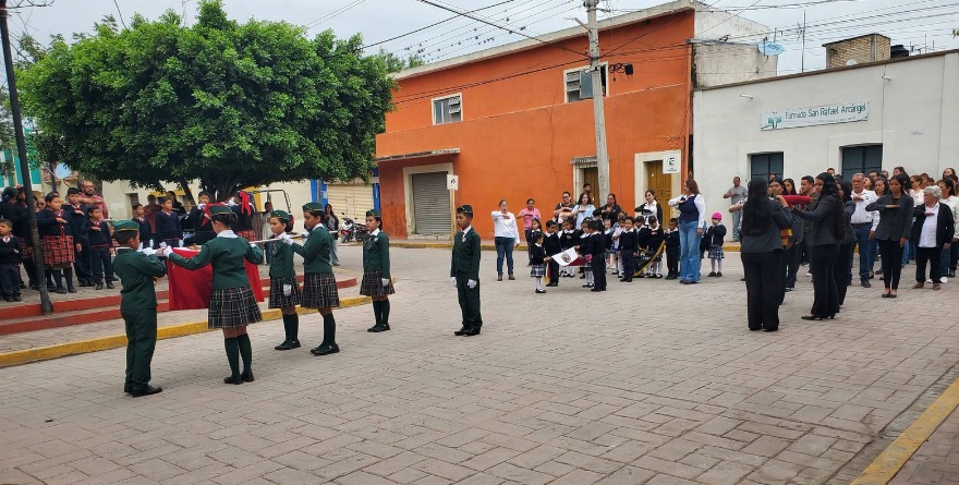Realizan jornada cívica en escuelas