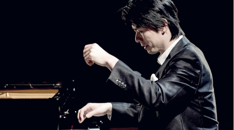 HONRA KOTARO FUKUMA A LA NATURALEZA DESDE EL PIANO