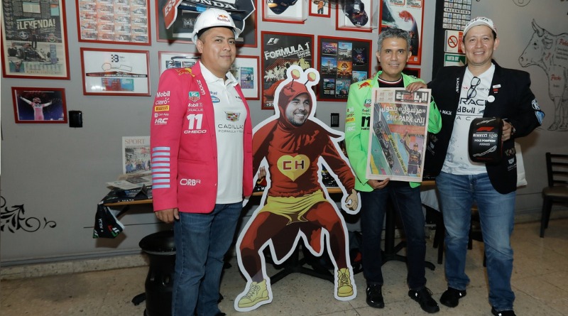 VIVEN LA CHECOMANÍA CON SU ROPA Y MÁSCARAS