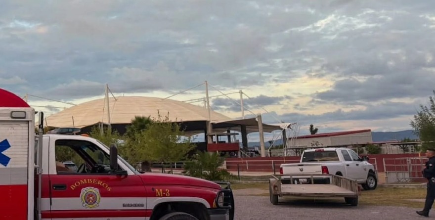 Apoyo de bomberos al CBTA 52 