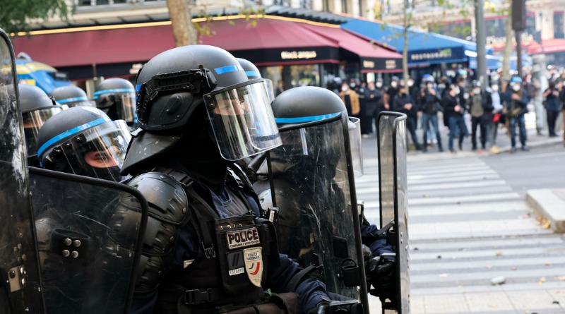 CRECEN PROTESTAS EN FRANCIA; HAY SAQUEOS