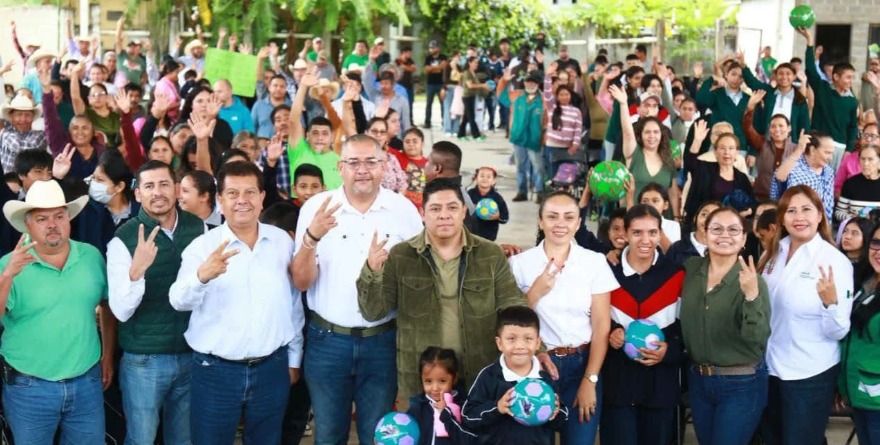 Gobierno beneficia a familias en Lagunillas