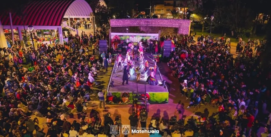 Familias disfrutan gran fiesta cultural