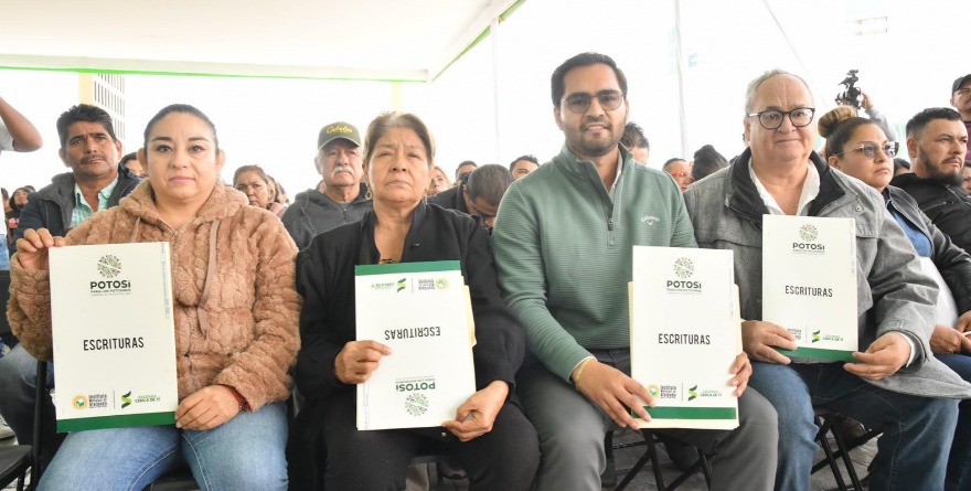 Navarro entrega 197 escrituras
