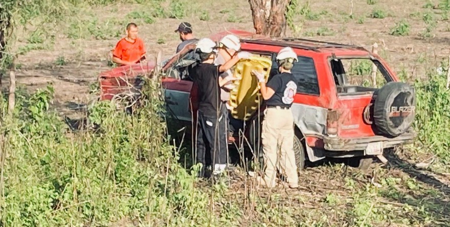 Grave volcadura en carretera 70