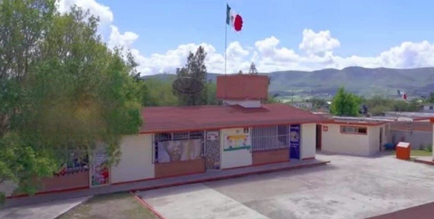 Exigen maestro con nuevo cierre