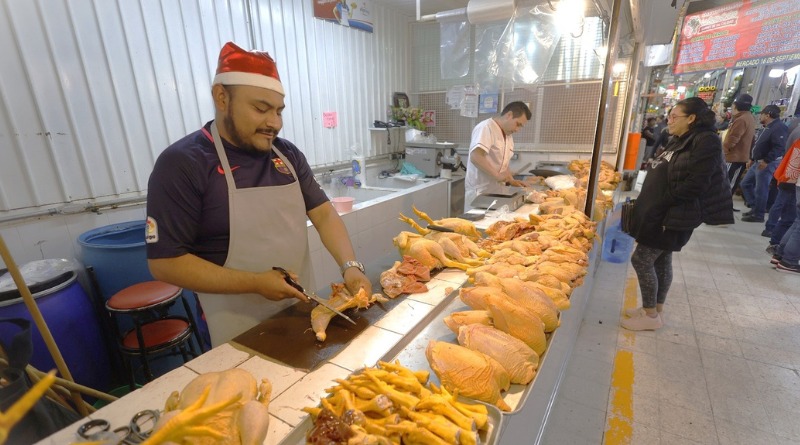 CIERRA MÉXICO PUERTAS A POLLO BRASILEÑO