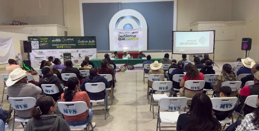 Vanegas recibe apoyos para los emprendedores
