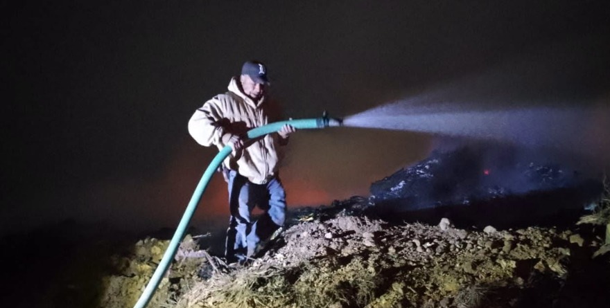 Combaten incendio en el basurero municipal