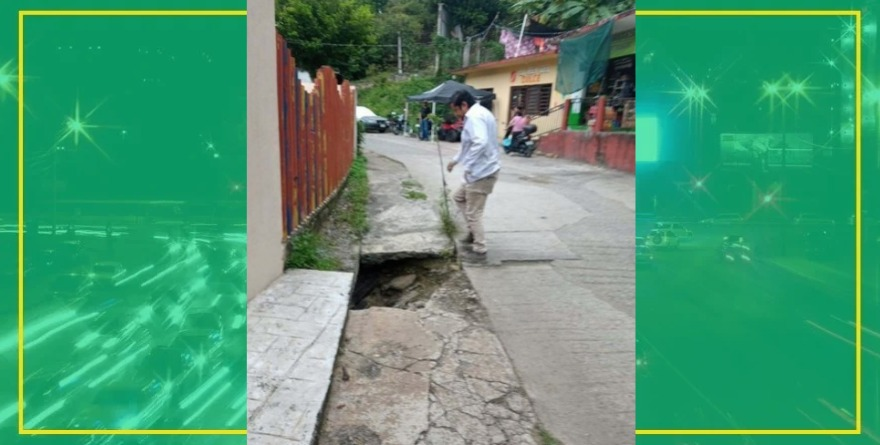 Cierran calle por socavón en Tancanhuitz