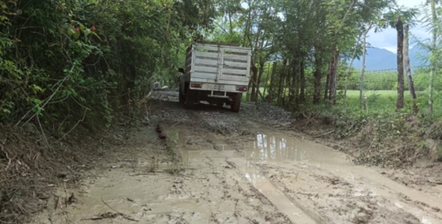 Pavimentación beneficia a cañeros en Tancanhuitz