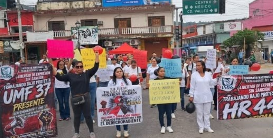 Marchan trabajadores del IMSS Tamazunchale