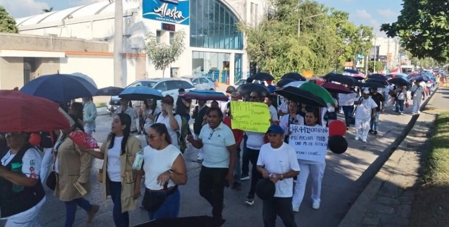 Protestan 500 trabajadores del IMSS en Valles