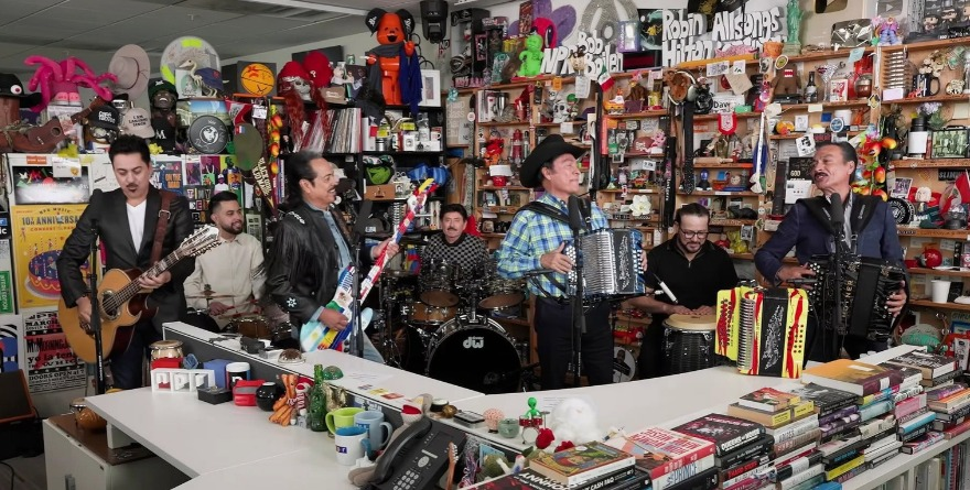 Los Tigres del Norte tiran la casa por la ventana y la arman en grande en su debut de Tiny Desk 