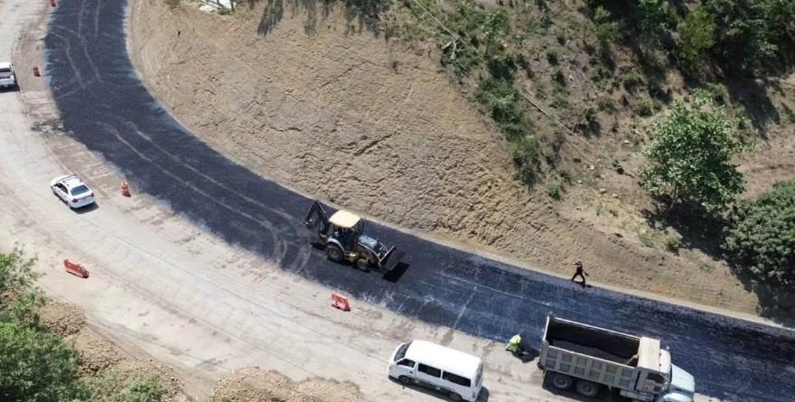 Avanza carretera Tamazunchale-Huejutla
