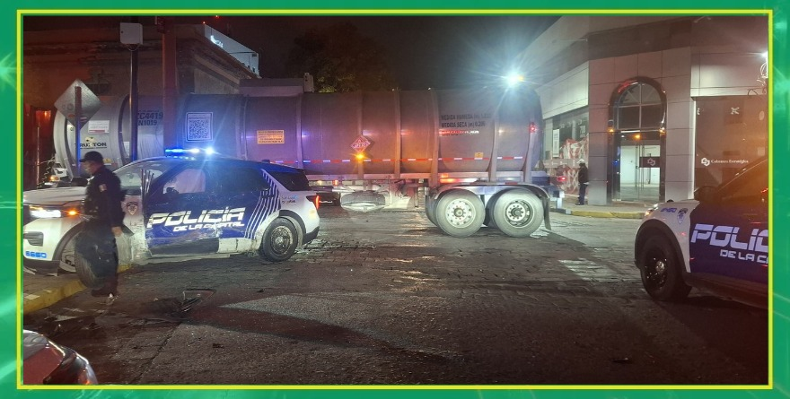 Patrulla choca contra tráiler en la Zona Centro