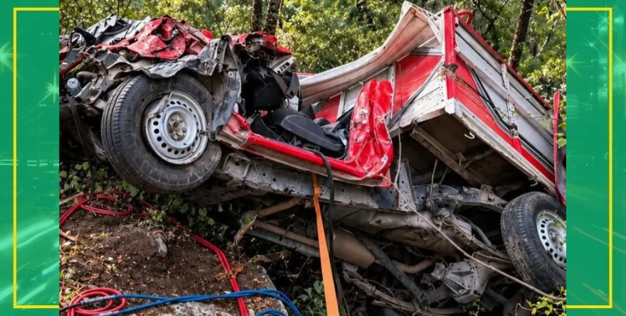 Accidente en carretera a Rioverde deja dos muertos tras caer a un abismo