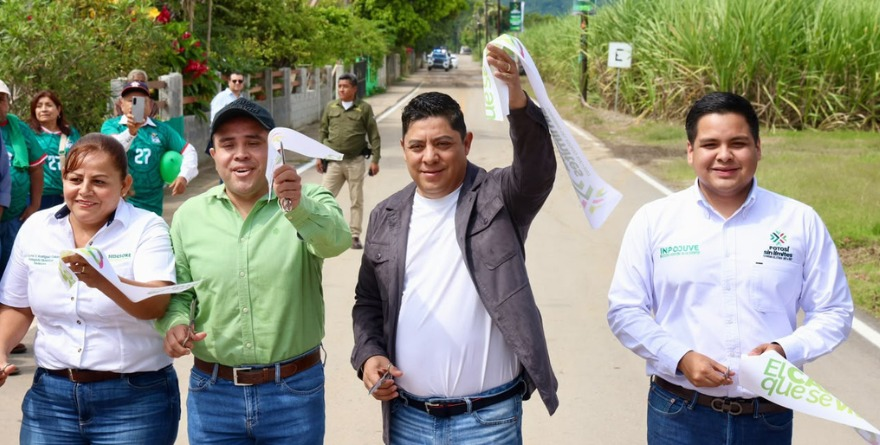 Avanzan obras viales y salud en Huasteca