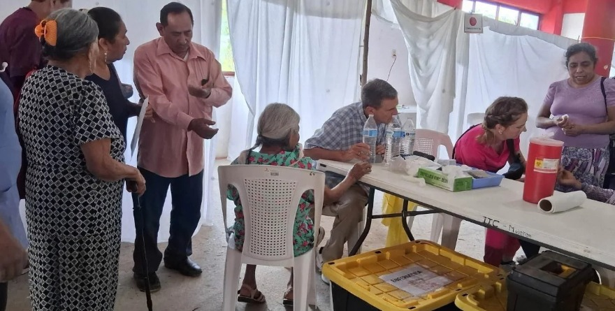 Acercan servicios de salud