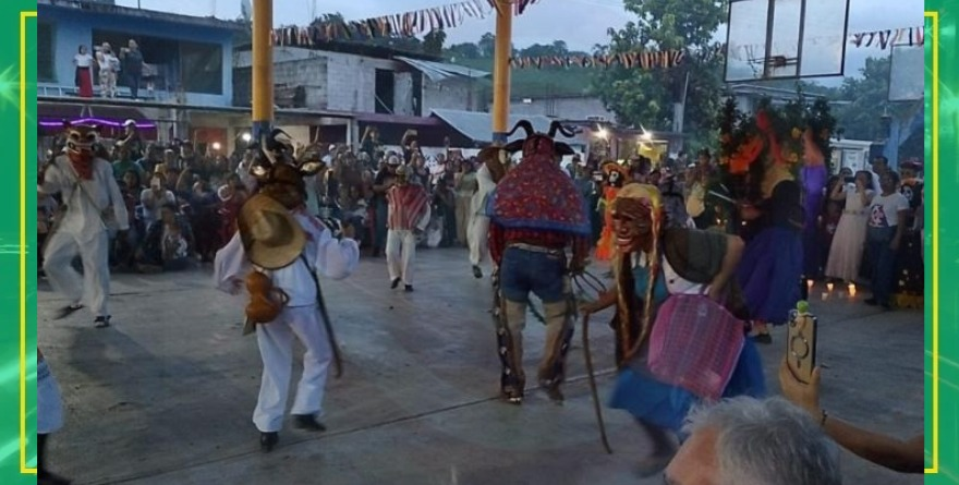 Honran a los ancestros en Mecatlán