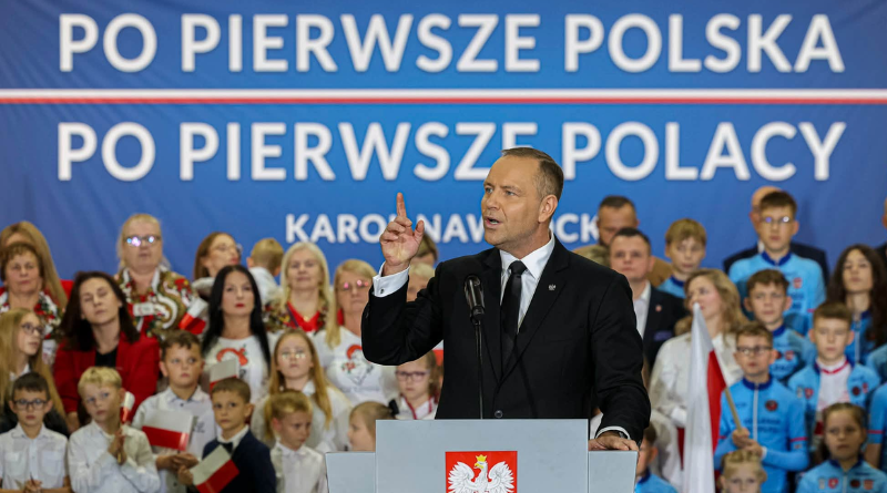 LOGRA NAWROCKI ENTRAR A LA SEDE DEL CONSTITUCIONAL