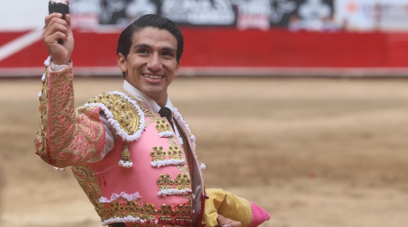 UNA OREJA PARA CÉSAR RUIZ EN LA NUEVO PROGRESO